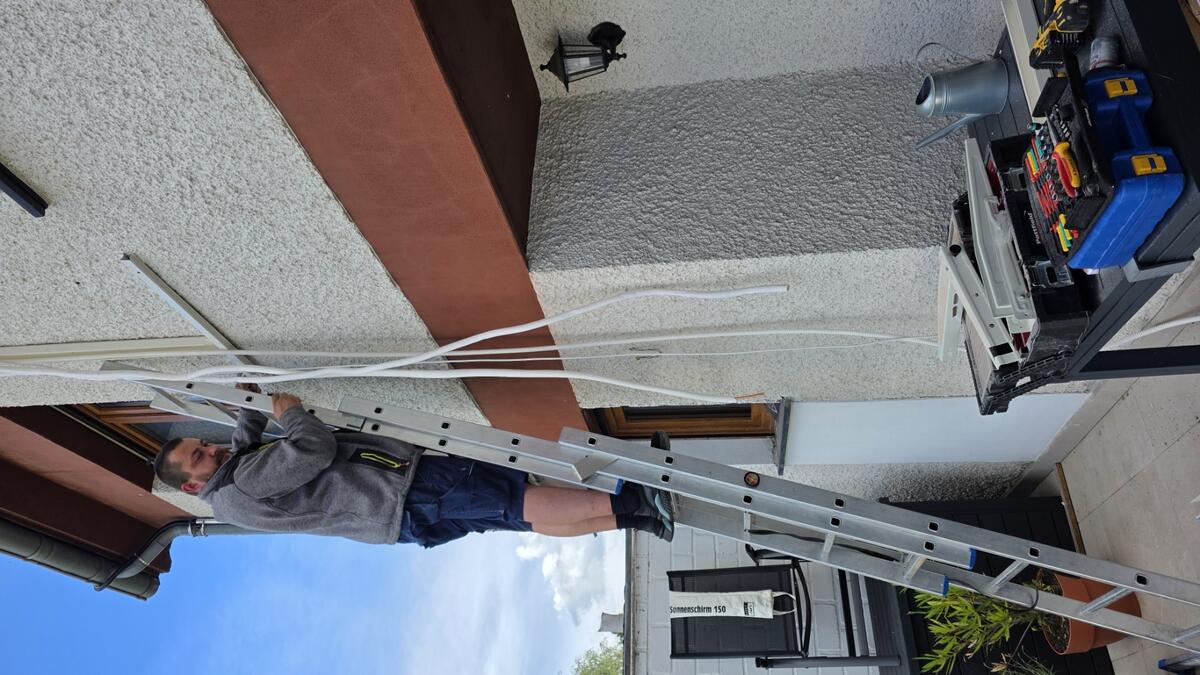 Technicien MS Services 24/7 en pose de climatisation LG à Niederkorn