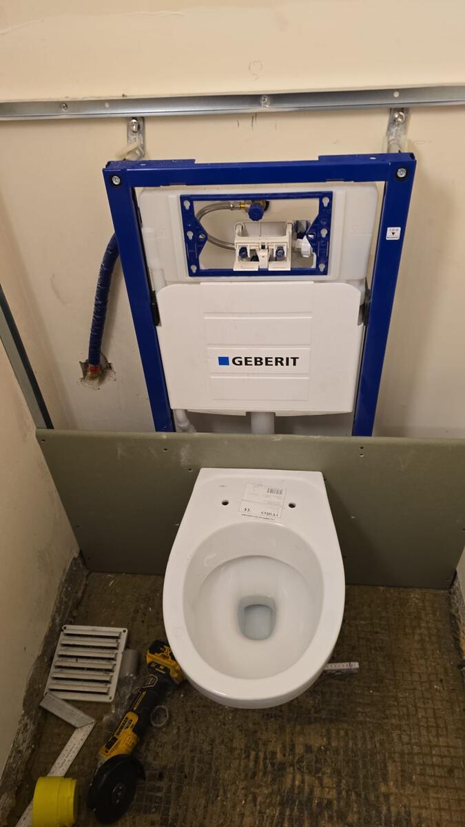Installation WC suspendu Geberit châssis encastré Junglinster